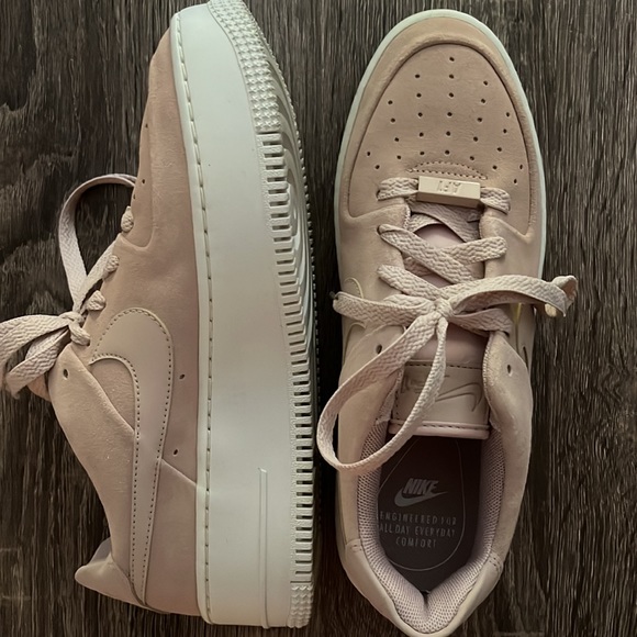 Nike Air Force 1 Sage Low, size 8 - Picture 2 of 7